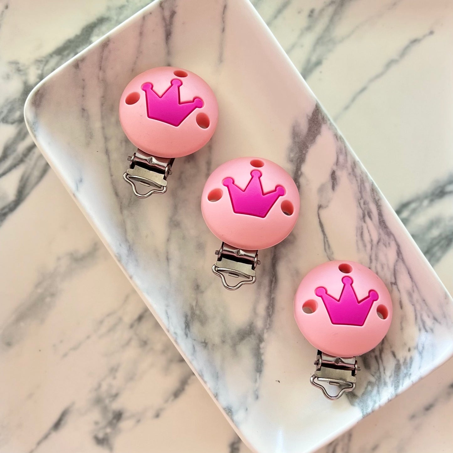 Broche coronita rosa